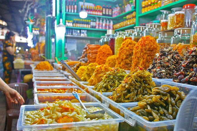 3 Hours Cycling Street Food Night Ride in Ho Chi Minh City - District 5: Food Culture With More Context