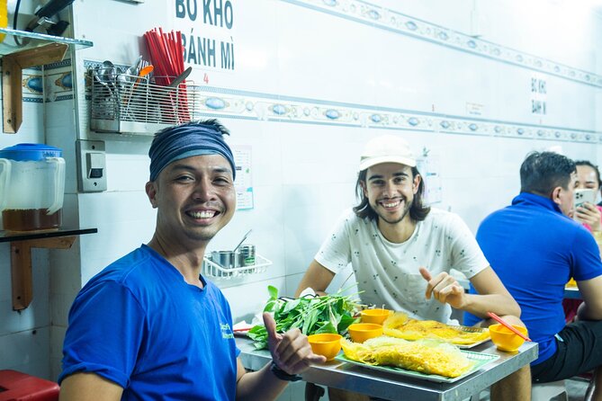3 Hours Cycling Street Food Night Ride in Ho Chi Minh City - What the Guides Add to the Evening