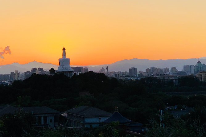 4-Hour Private Tour: Jingshan Park, Hutong & JinDing Xuan Dim Sum - Dim sum at APM, with one restaurant detail to settle