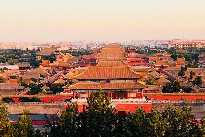 4-Hour Private Tour: Jingshan Park, Hutong & JinDing Xuan Dim Sum - Jingshan Park and the climb above the Forbidden City