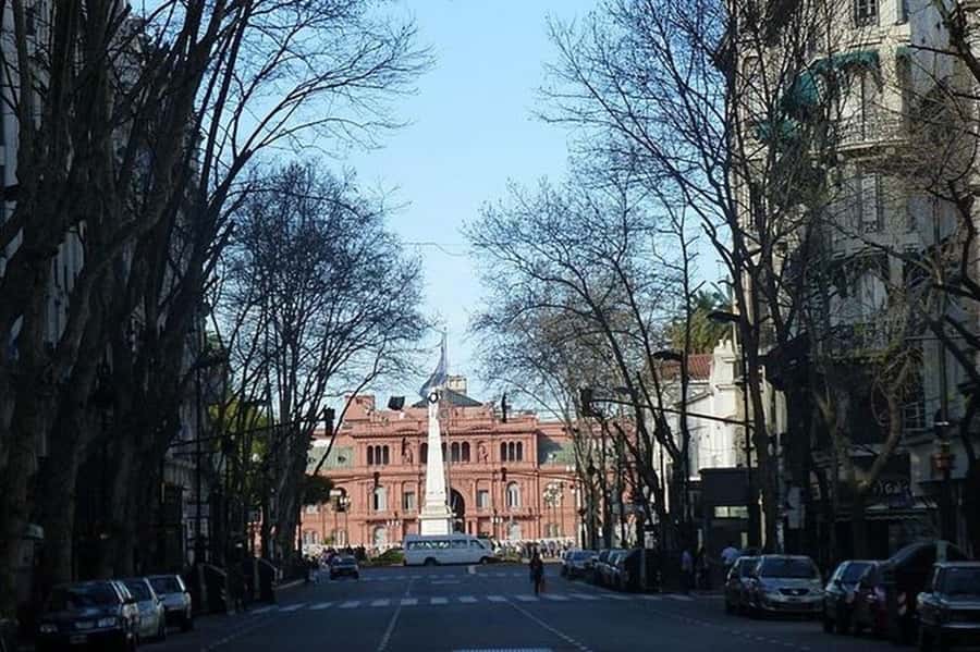5hs Small Group City Tour of Buenos Aires with Street Food - San Telmo and La Boca, two different versions of old Buenos Aires