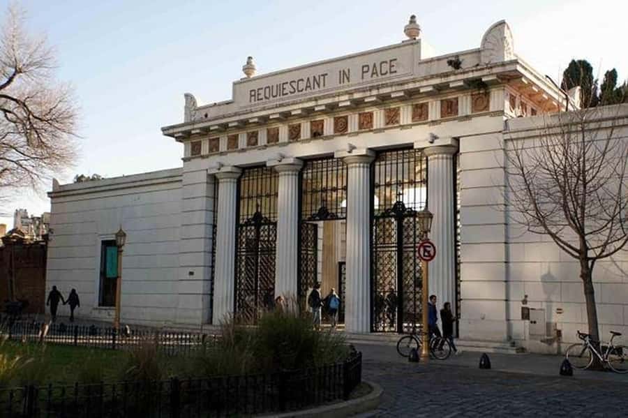 5hs Small Group City Tour of Buenos Aires with Street Food - Teatro Colón and the grand public face of Buenos Aires