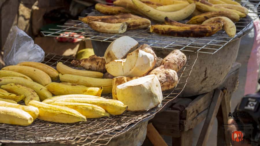 Accra Street Food Tour: Makola Market Tour With Full Lunch - Sitting down to a full local lunch