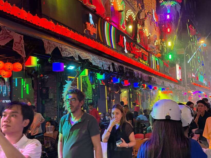 Acoustics Live Music And Saigon Night Life Street Food Tour - A night that pairs food stalls with a guitar and microphone
