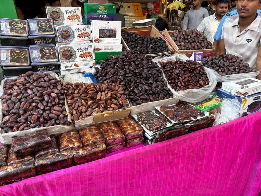 Agra: Street Food Tour with Spice Market on Tuk-Tuk Ride - The spice market by tuk-tuk