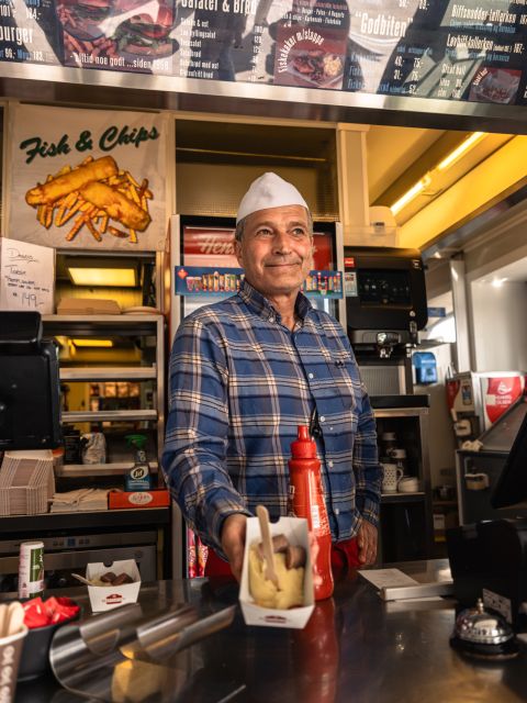 Ålesund: Guided Food Walking Tour - What the guides add