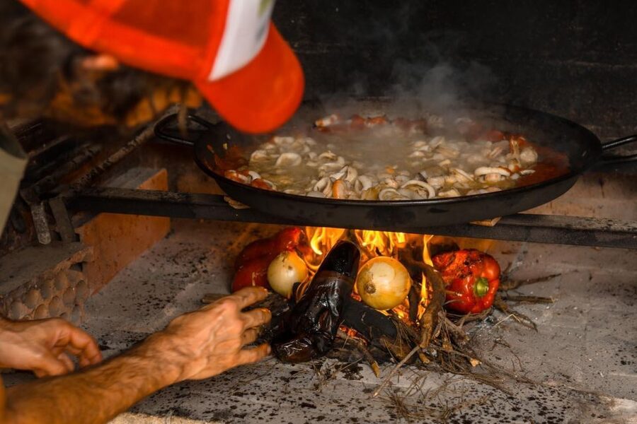 Alicante: Food Walking Tour with Wine Tasting and Tapas - The Central Market adds the local shopping context
