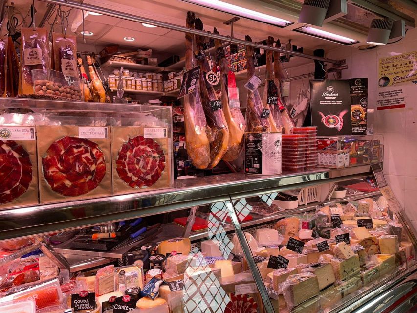 Alicante: Food Walking Tour with Wine Tasting and Tapas - Plaça de Quijano brings in aperitifs and montaditos