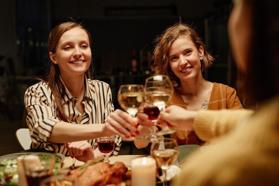Alicante: Food Walking Tour with Wine Tasting and Tapas - Casa Carbonell starts the meal with white wine