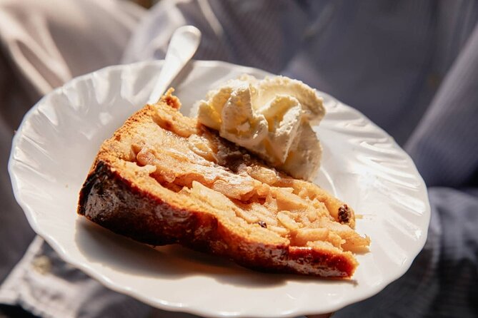 Amsterdam Canal Cruise and local Food Tour - A canal cruise with something to eat at every turn