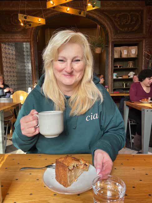 Amsterdam: Food Walking Tour - Waffles and Dutch fast-food favorites