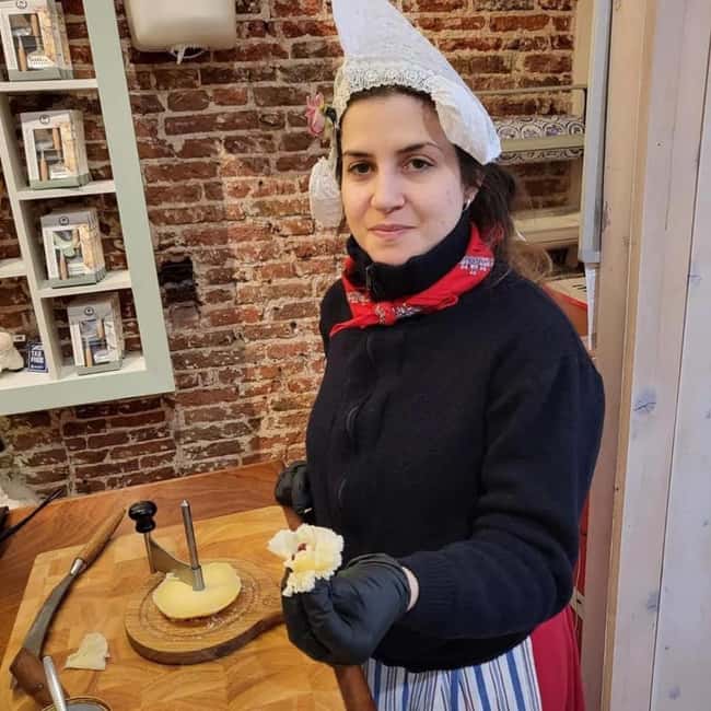 Amsterdam: Food Walking Tour - Bitterballen and beer at the Schreierstoren