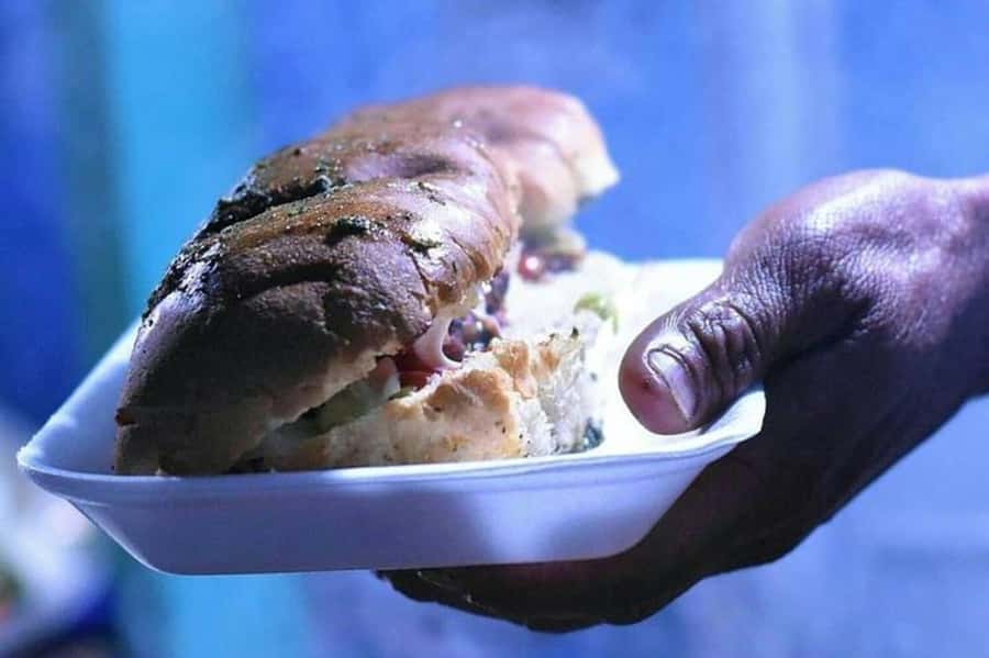Antigua Local: Evening Street Food Tour with Dinner - How the private guide shapes the evening