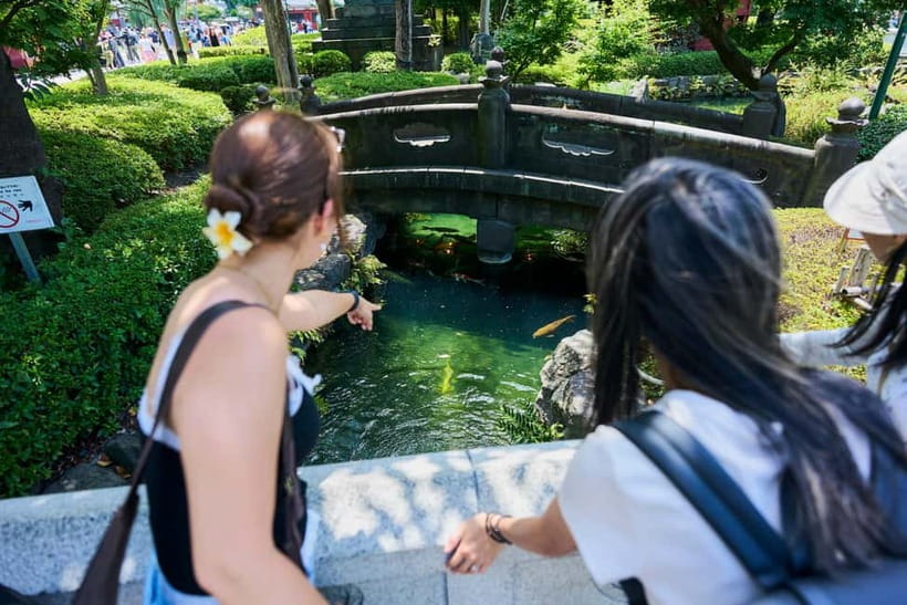 Asakusa: 2-Hour History Walking Tour & Local Food Tasting - Tasting Asakusa through sweet and savory snacks