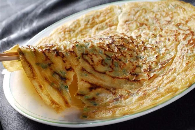 Authentic Local Food Tour in Central Shanghai - Why the first soup dumpling sets the tone
