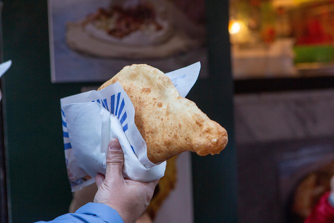Authentic Naples Street Food Tour With Local Expert Guide - Piazza del Gesù and the walk toward Via Toledo