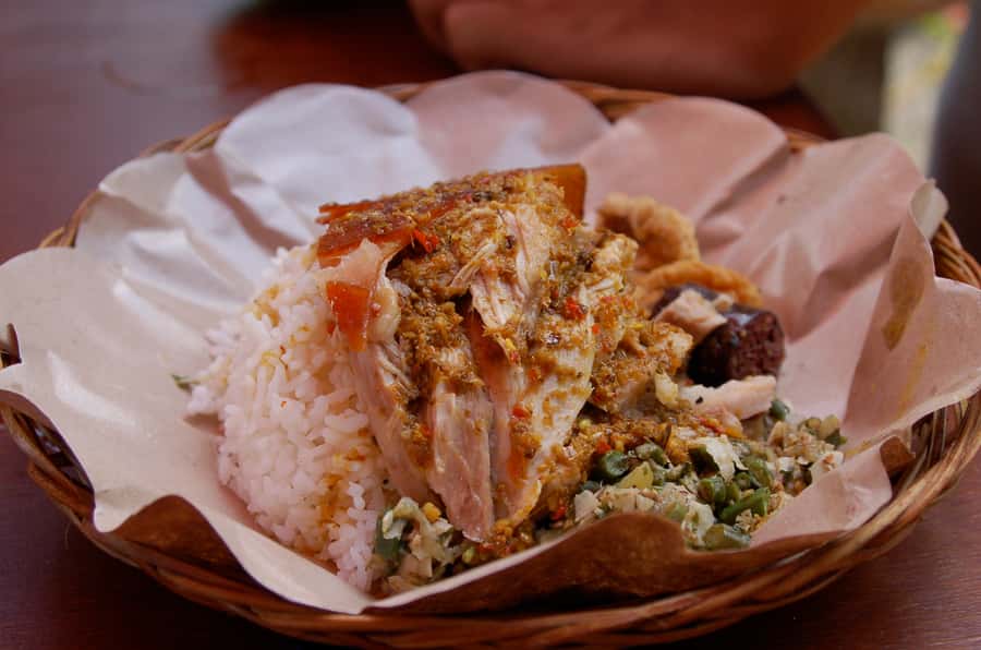 Bali: Authentic Culinary Street Food Experience Tour - Why this food tour is different from a restaurant meal