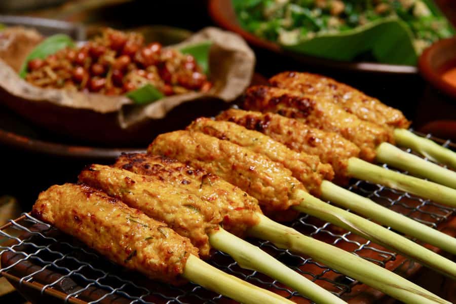 Bali: Authentic Culinary Street Food Experience Tour - Starting with Balinese food and cooking traditions