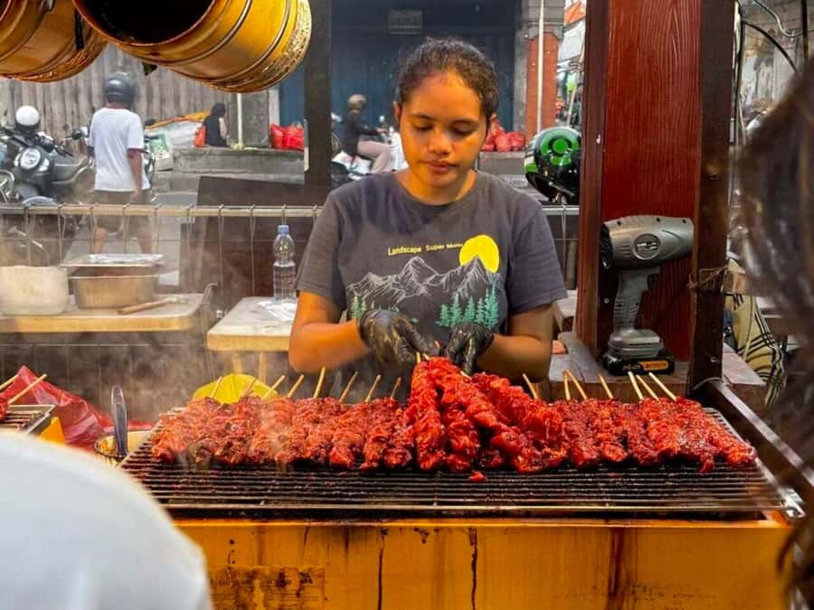 Bali: Denpasar Market Food Tour with 7 Tastings Must-Try - What the guide adds to the food