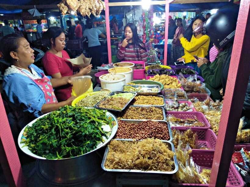 Bali - Ubud Night Market Food Tour - How the food stops and dinner work
