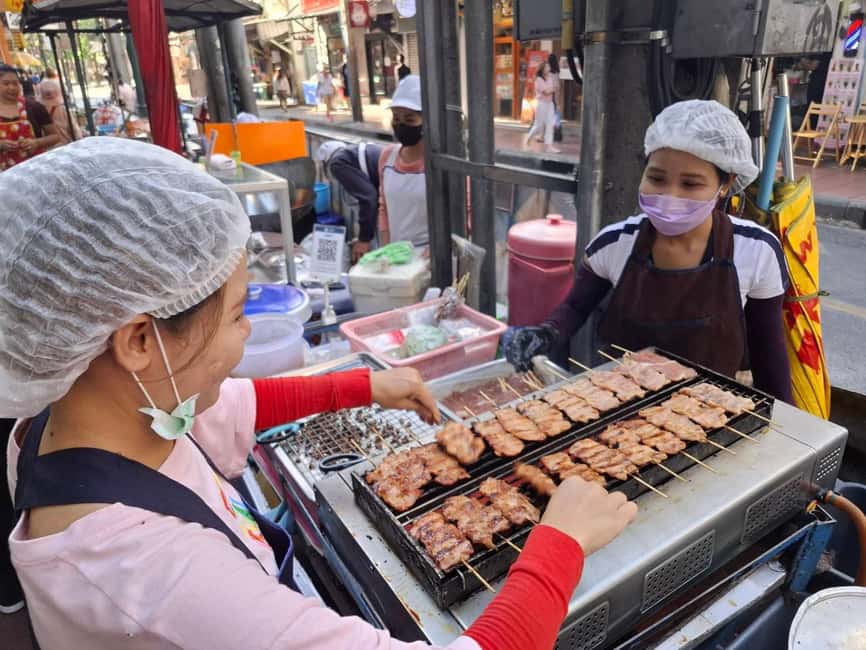 Bangkok: 2-hour Eat with Me CHOB Street Food Lunch Tasting - Who should book this experience?