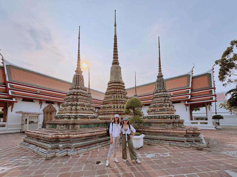 Bangkok: 2 Hours Grand Palace & Wat Pho Private Tour - Entering Wat Phra Kaew and the Grand Palace