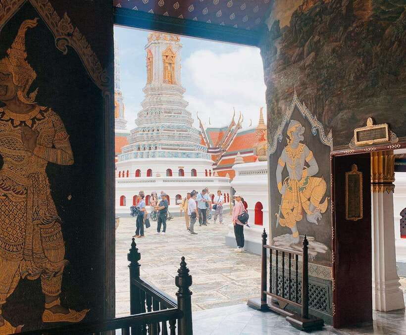Bangkok: 2 Hours Grand Palace & Wat Pho Private Tour - What the guide adds to the experience