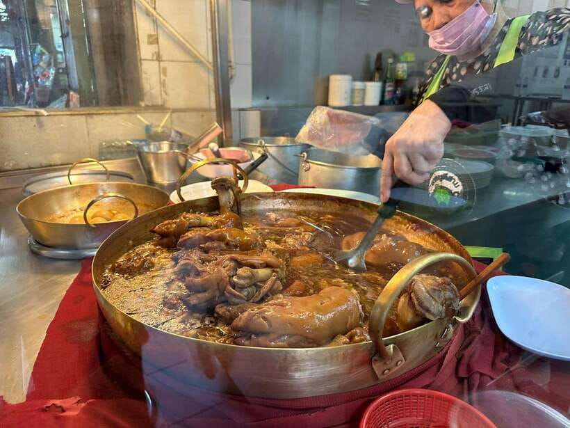 Bangkok Authentic Tasting Thai-Chinatown Walking Food Tour - Food, culture, and a hands-on moment