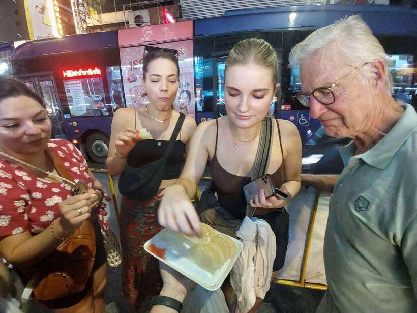 Bangkok: Chinatown Food Tour with Michelin Food Stalls - Key details of the Yaowarat food walk