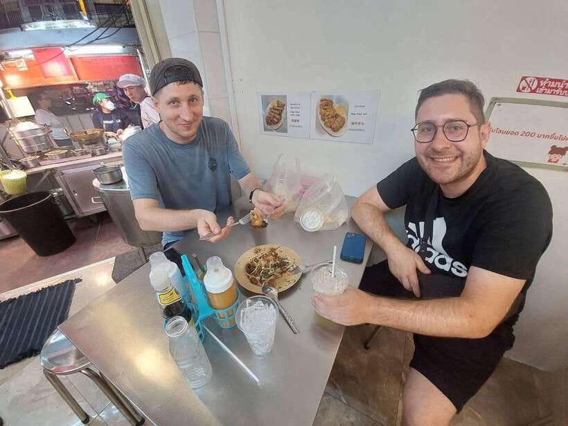 Bangkok: Chinatown Food Tour with Michelin Food Stalls - Sweets, tea, and a proper finish