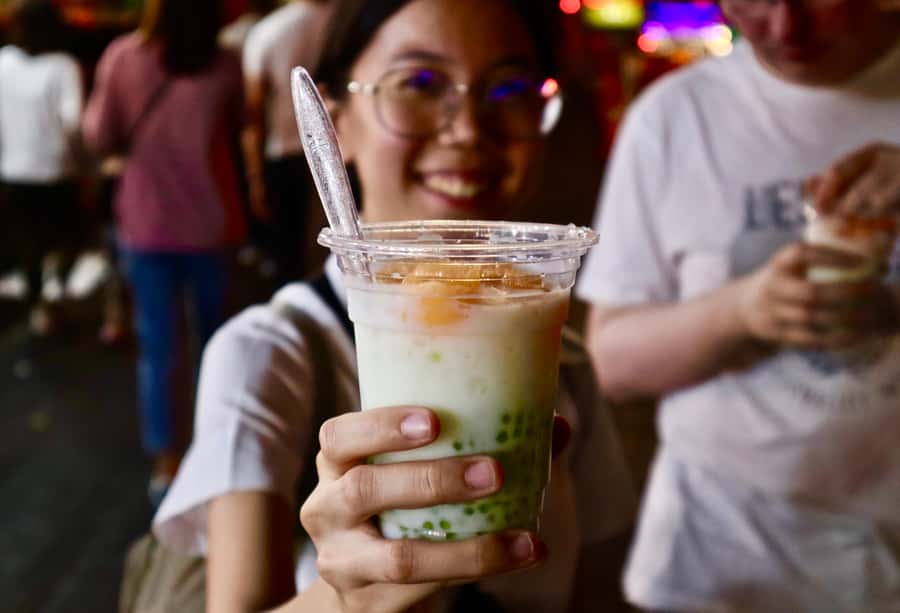 Bangkok: Chinatown Street Food Tour with 8+ Local Dishes - Starting at Hua Lamphong with an appetite