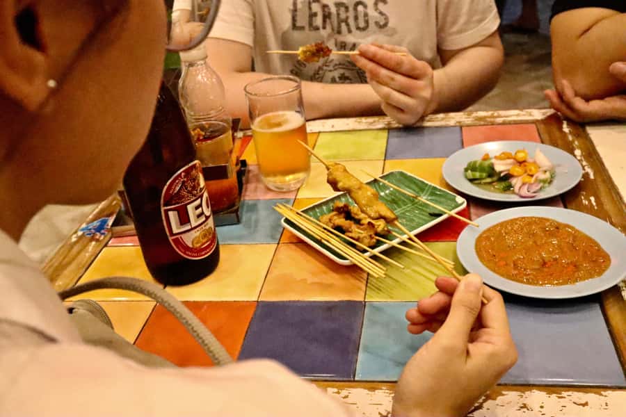 Bangkok: Chinatown Street Food Tour with 8+ Local Dishes - Chinatown desserts while the streets carry on