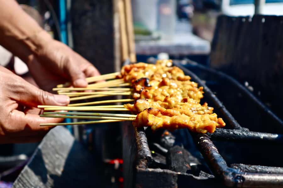 Bangkok: Chinatown Street Food Tour with 8+ Local Dishes - Basil chicken gives you the first taste