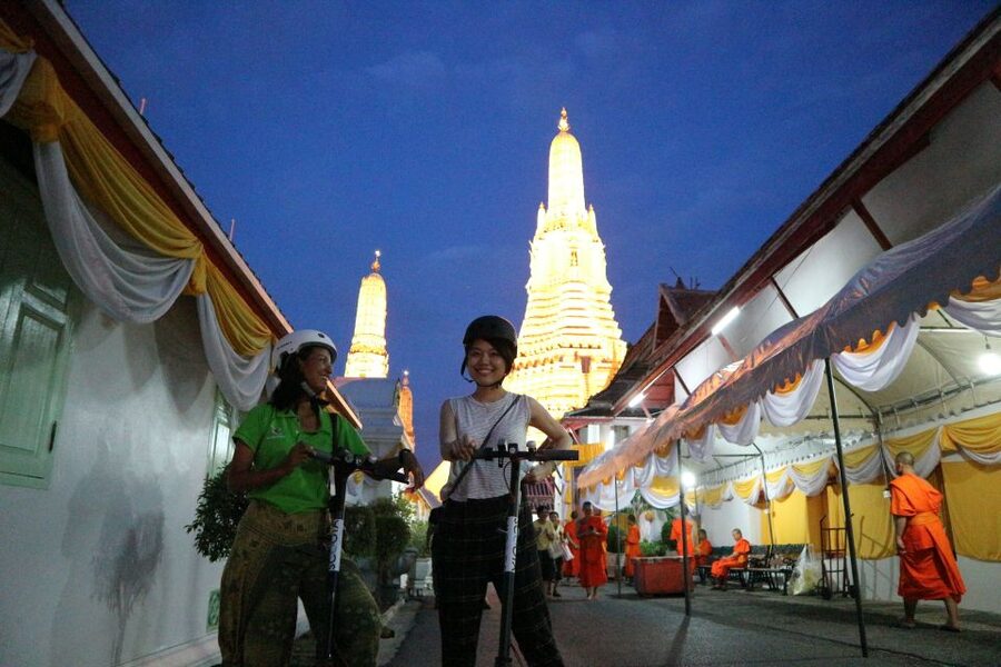Bangkok: E-Scooter Night Tour with Local Street Food - Wat Arun and the first look across the river
