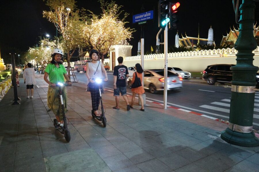 Bangkok: E-Scooter Night Tour with Local Street Food - Guides, group size, and safety