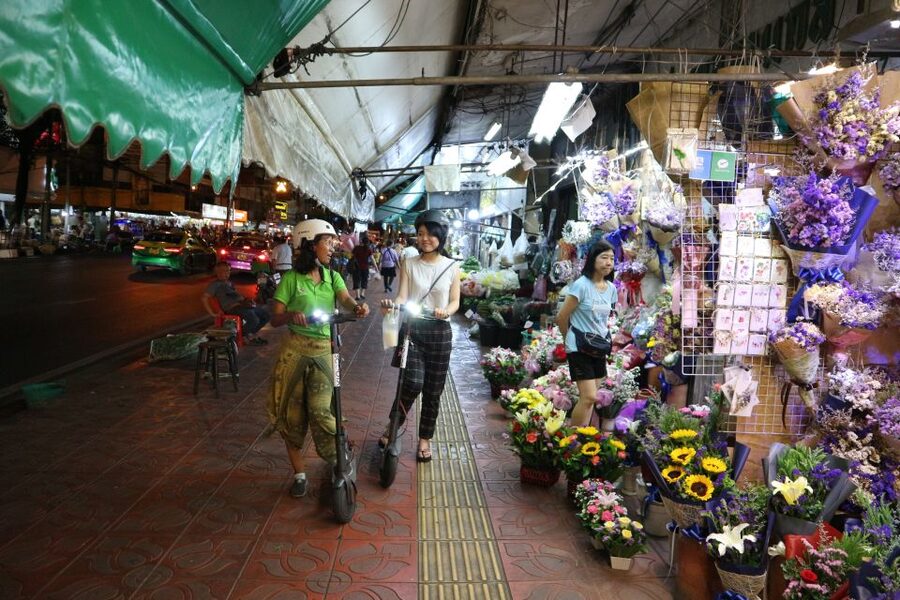Bangkok: E-Scooter Night Tour with Local Street Food - Is $39 good value?