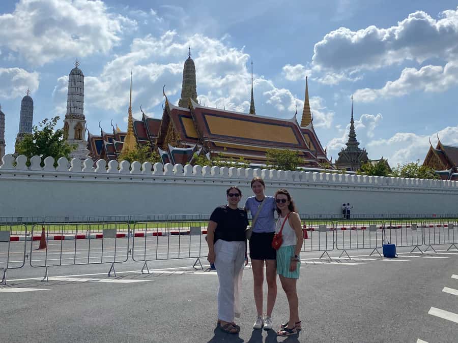 Bangkok: explore Wat Pho + tuk tuk sightseeing - Finishing in Chinatown near MRT Wat Mangkon