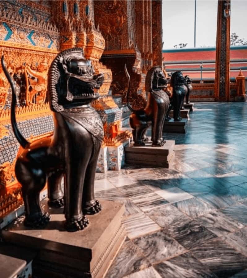 Bangkok: Grand Palace, Wat Pho and Wat Arun - What to bring and what to expect on foot