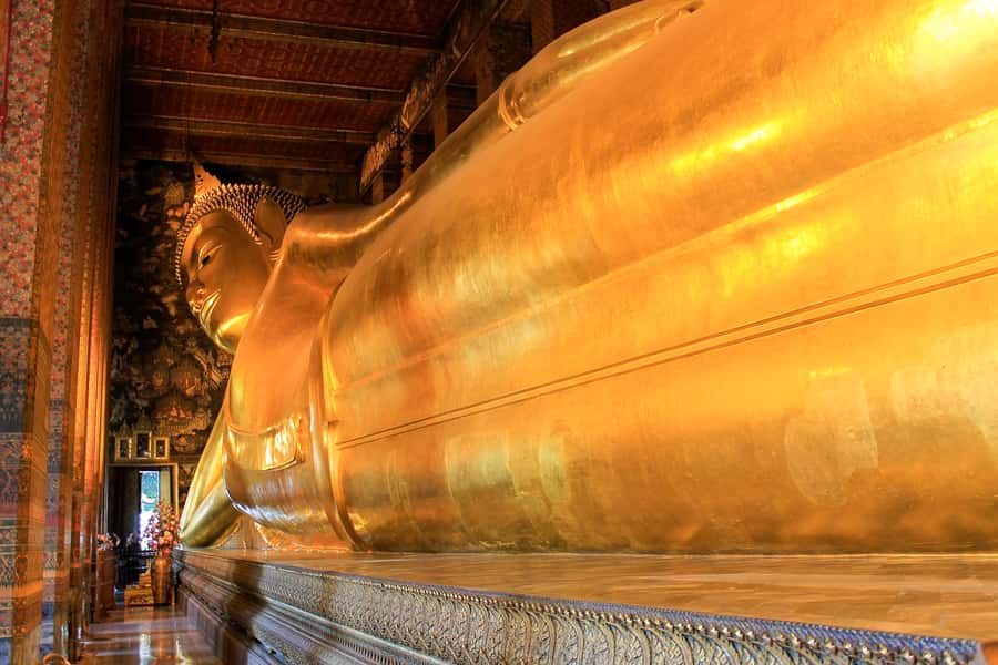 Bangkok: Grand Palace, Wat Pho, and Wat Arun Private Tour - The Grand Palace sets the tone