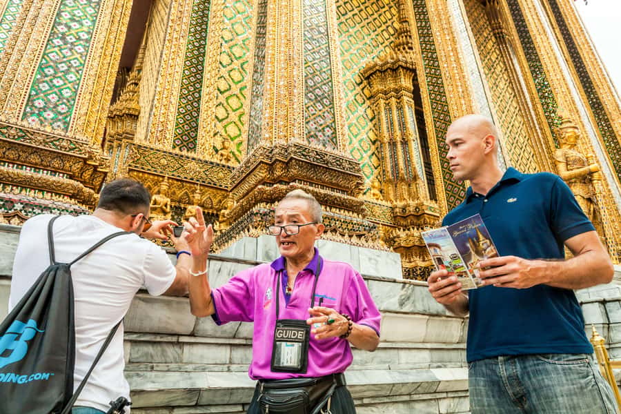 Bangkok: Grand Palace, Wat Pho, and Wat Arun Private Tour - Why a guide matters inside Wat Phra Kaew