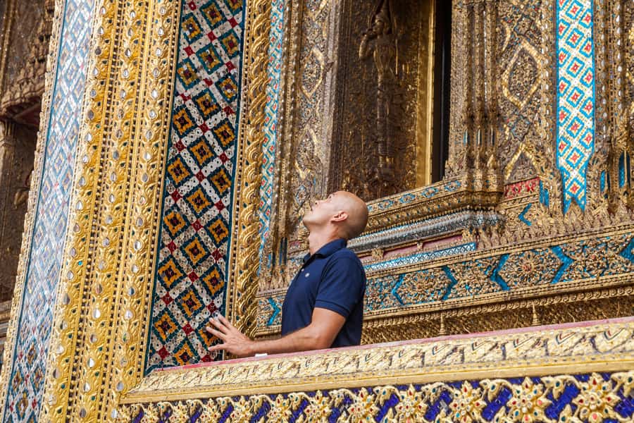 Bangkok: Grand Palace, Wat Pho, and Wat Arun Private Tour - The guides make the experience personal