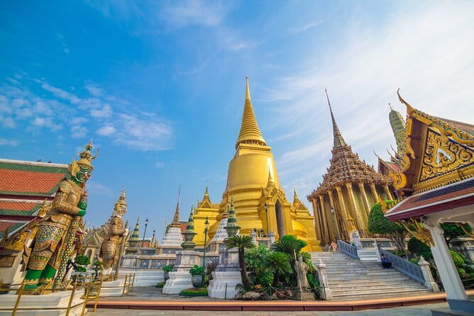 Bangkok: Grand Palace & Wat Pho Half-Day Japanese Tour - Key points to know before booking