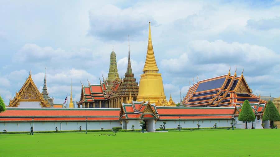 Bangkok: Grand Palace & Wat Pho Half-Day Private Tour - Why the Grand Palace and Wat Pho make a strong half-day