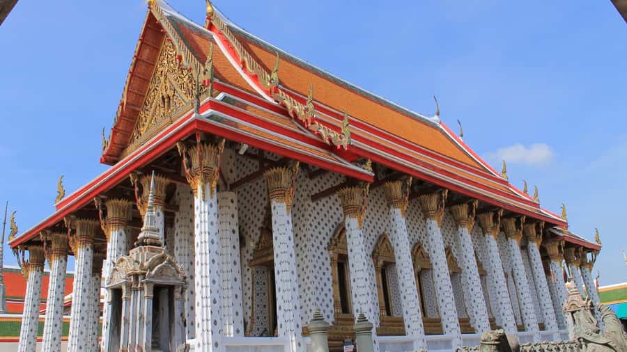 Bangkok: Grand Palace & Wat Pho Half-Day Private Tour - Hotel pickup and a private ride through central Bangkok