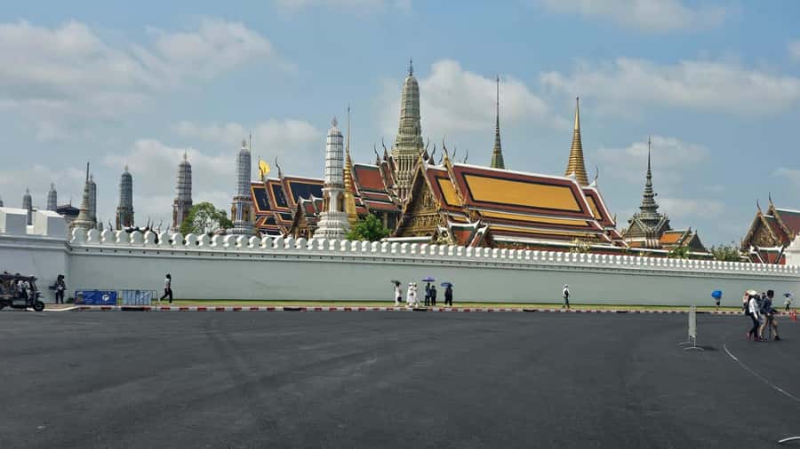 Bangkok: Grand Palace, Wat Pho & Long Tail Boat Tour - Timing, clothing, and physical demands
