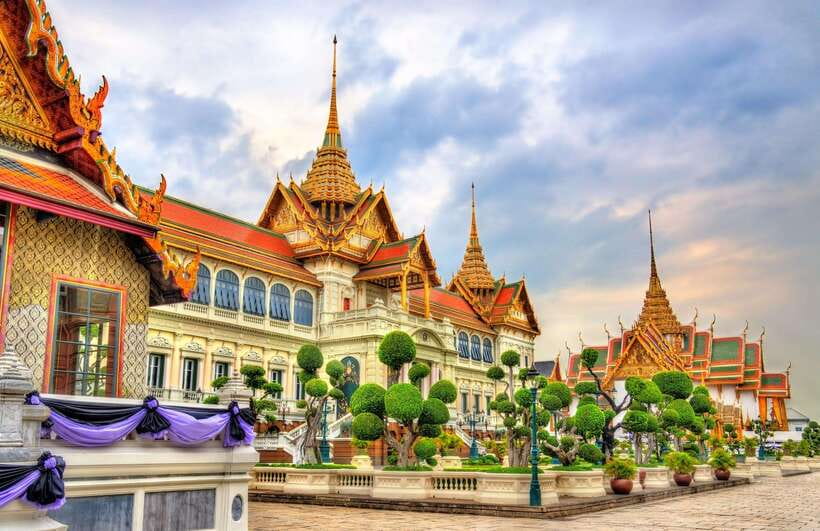 Bangkok: Grand Palace, Wat Pho, Wat Arun and Wat Sa Ket Tour - Thai lunch: a practical pause in the middle of the day