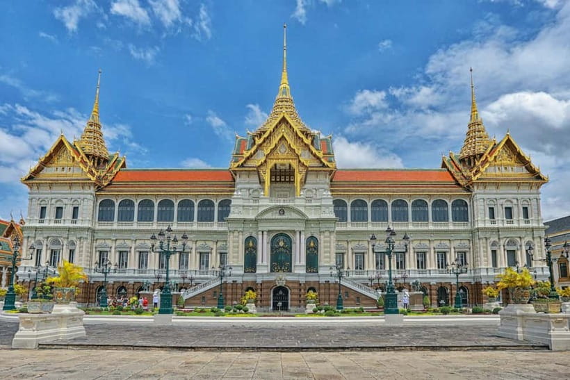 Bangkok: Grand Palace, Wat Pho, Wat Arun Sacred & Local Tour - Wat Pho and the 46-meter Reclining Buddha
