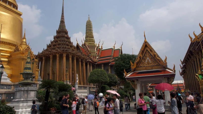 Bangkok: Grand Palace, Wat Pho, Wat Arun Sacred & Local Tour - Heat, walking, and practical preparation