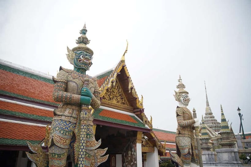 Bangkok: Grand Palace, Wat Pho, Wat Arun Sacred & Local Tour - Who will get the most from this tour