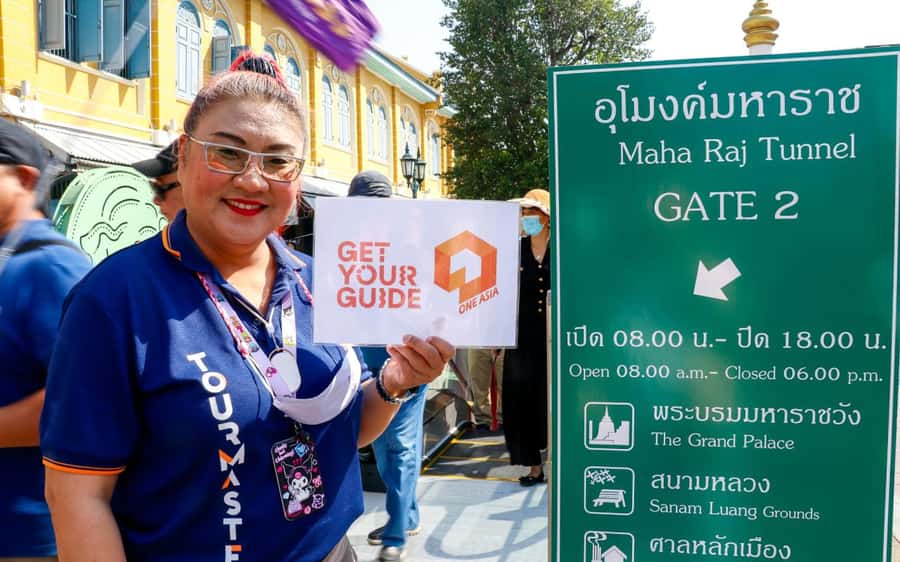 Bangkok: Grand Palace, Wat Pho, & Wat Arun Walking Tour - Who should book this temple tour?